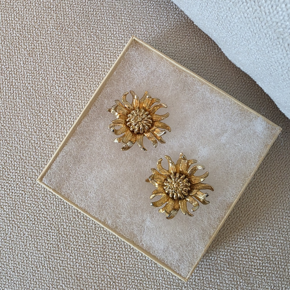 Vintage Castlecliff Gold Tone Sunflower Clip Earrings Signed
